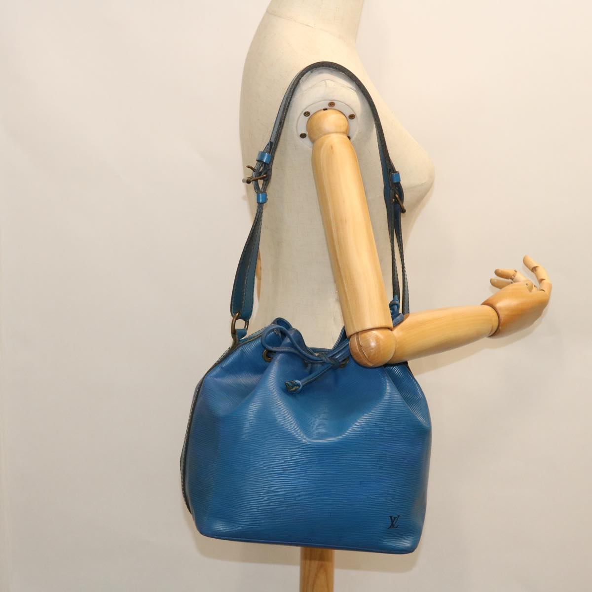 LOUIS VUITTON Epi Petit Noe Shoulder Bag Blue M44105 LV Auth bs7432