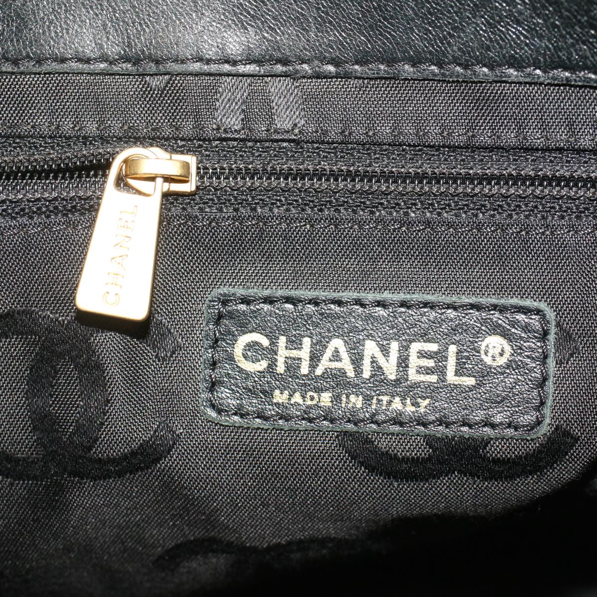 CHANEL Shoulder Bag Patent leather Black CC Auth bs7644