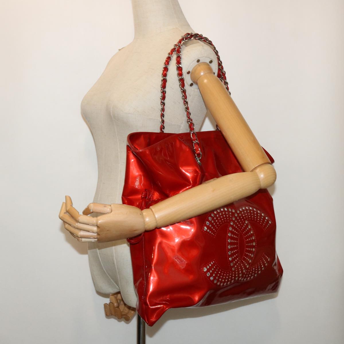 CHANEL Chain Shoulder Bag Patent leather Red CC Auth bs8026