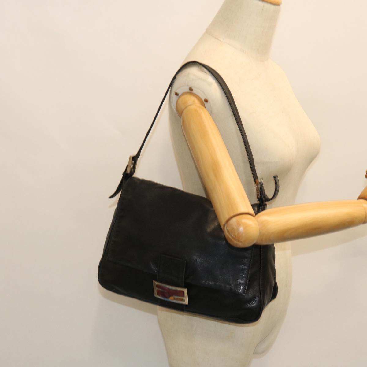 FENDI Mamma Baguette Shoulder Bag Leather Black Auth bs8192