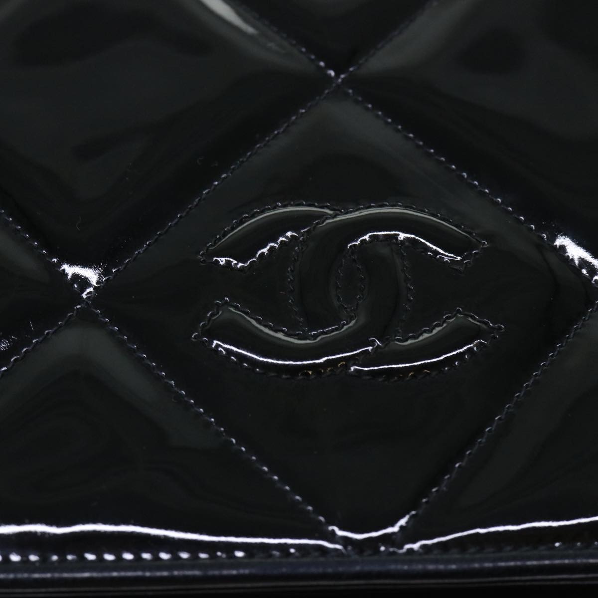 CHANEL Matelasse Chain Shoulder Bag Patent leather Black CC Auth bs8240