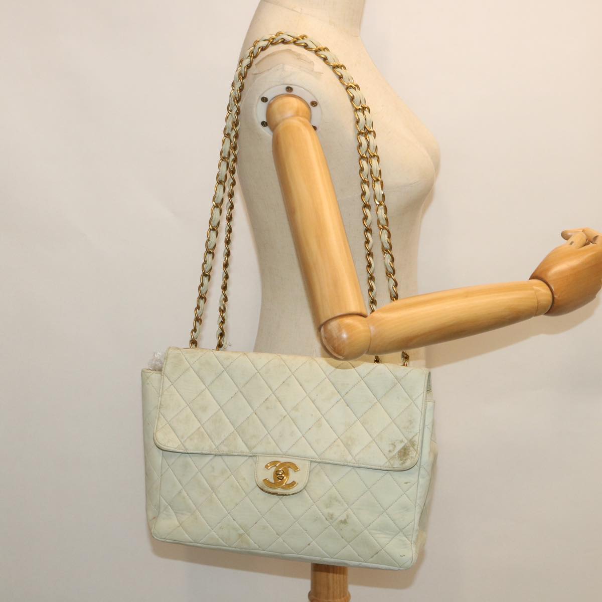 CHANEL Matelasse Chain Shoulder Bag Leather White CC Auth bs8333