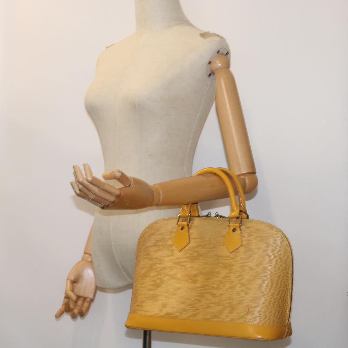 LOUIS VUITTON Epi Alma Hand Bag Tassili Yellow M52149 LV Auth bs8356