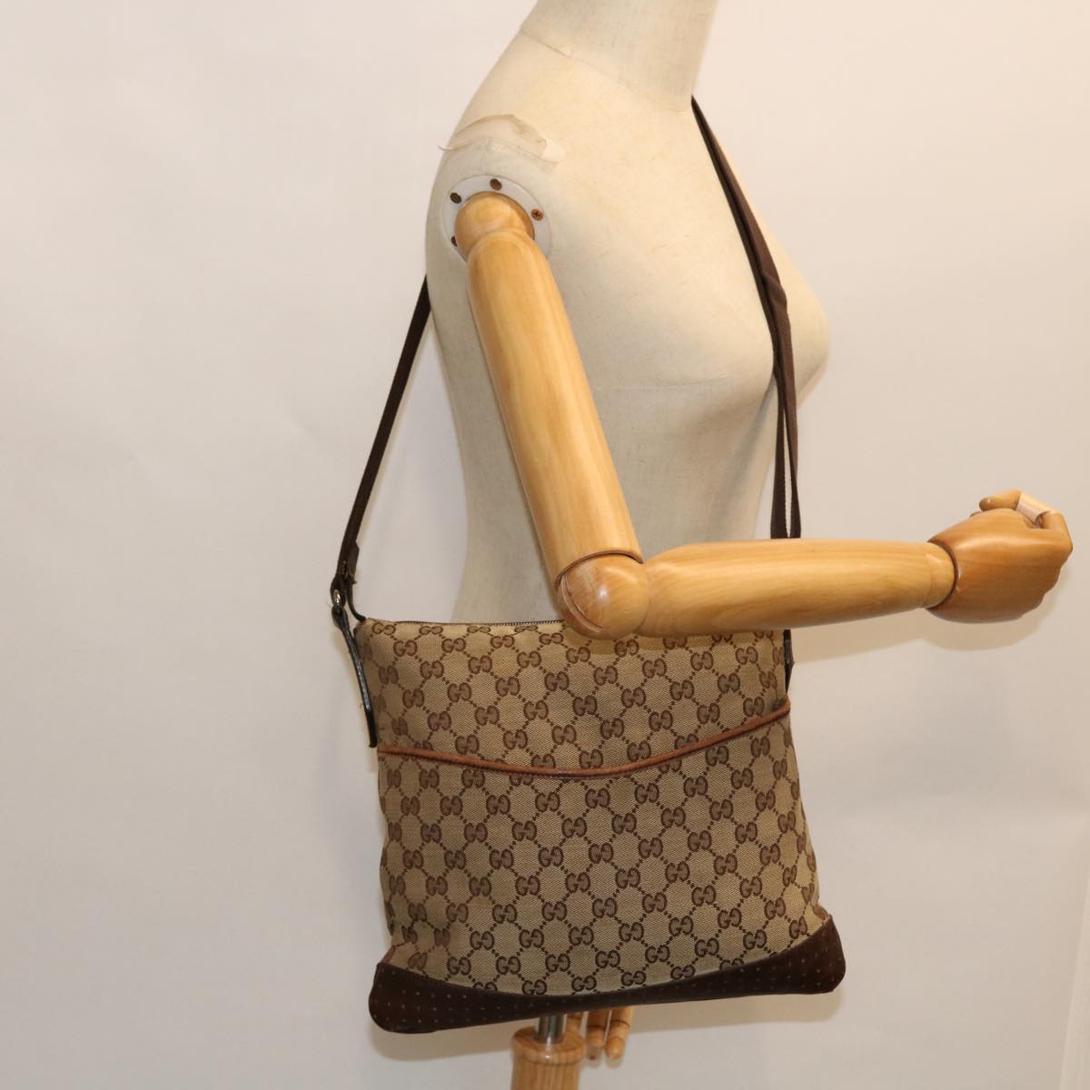 GUCCI GG Canvas Shoulder Bag Beige Brown 145872 123 Auth bs8422