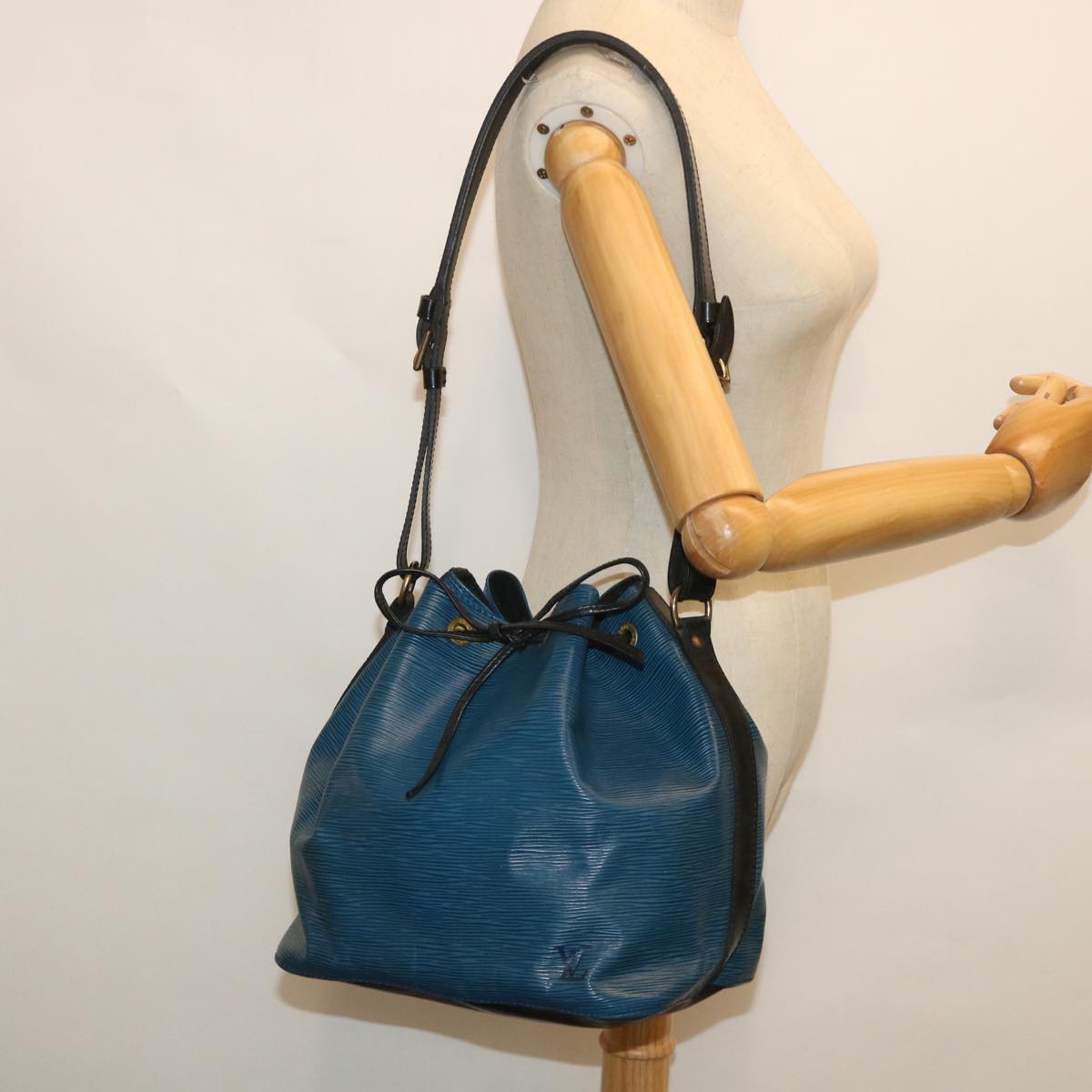 LOUIS VUITTON Epi Petit Noe Shoulder Bag Bicolor Black Blue M44152 Auth bs8444