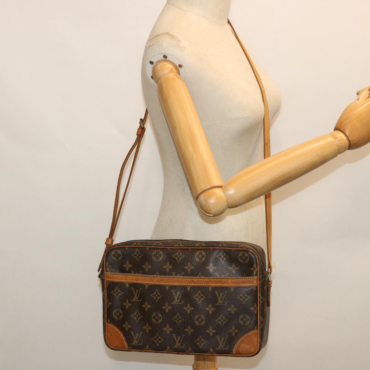 LOUIS VUITTON Monogram Trocadero 30 Shoulder Bag M51272 LV Auth bs8457