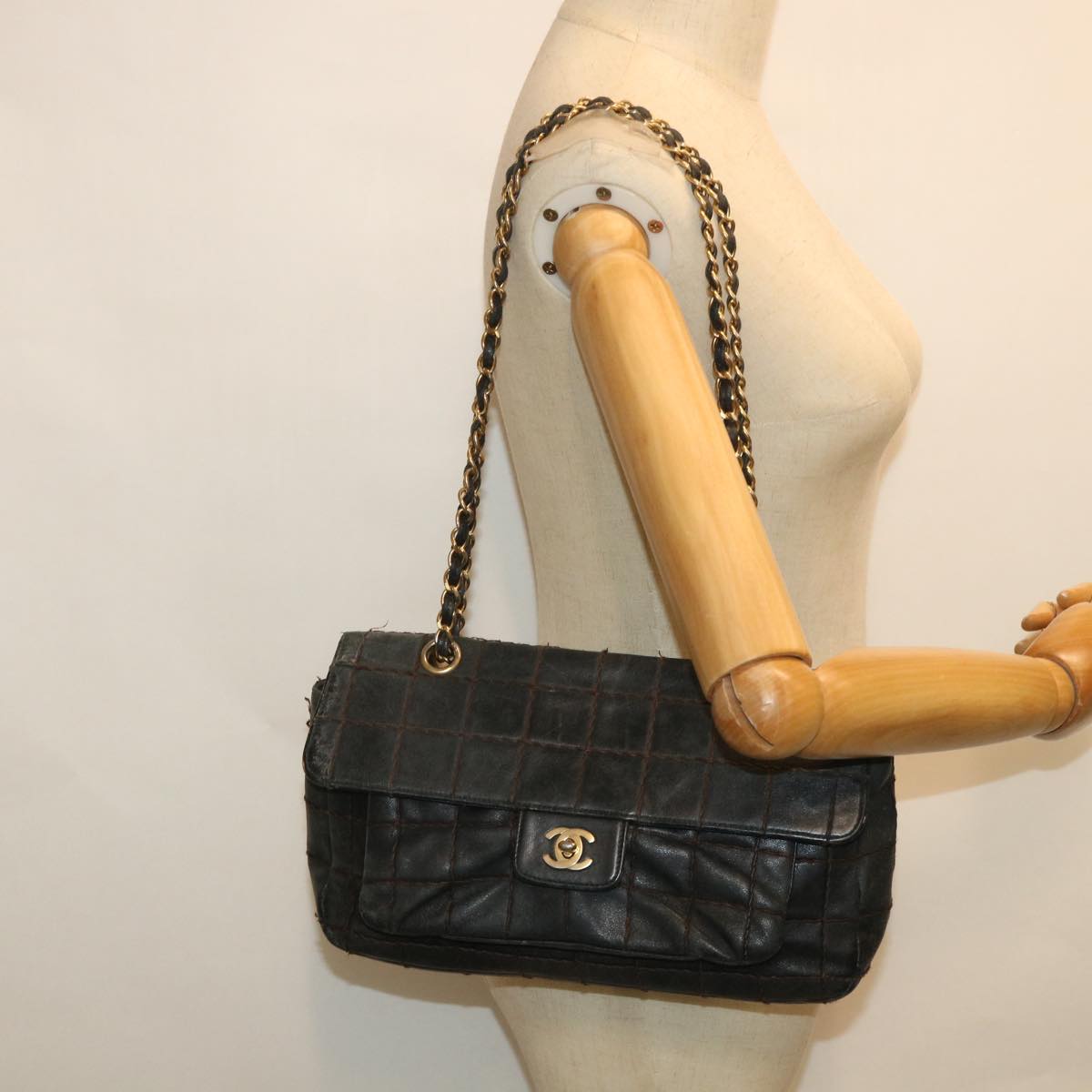 CHANEL Choco Bar Line Chain Shoulder Bag Leather Black CC Auth bs8548