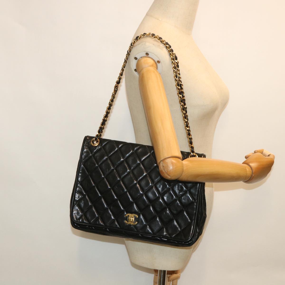 CHANEL Matelasse Chain Shoulder Bag Lamb Skin Black CC Auth bs8553