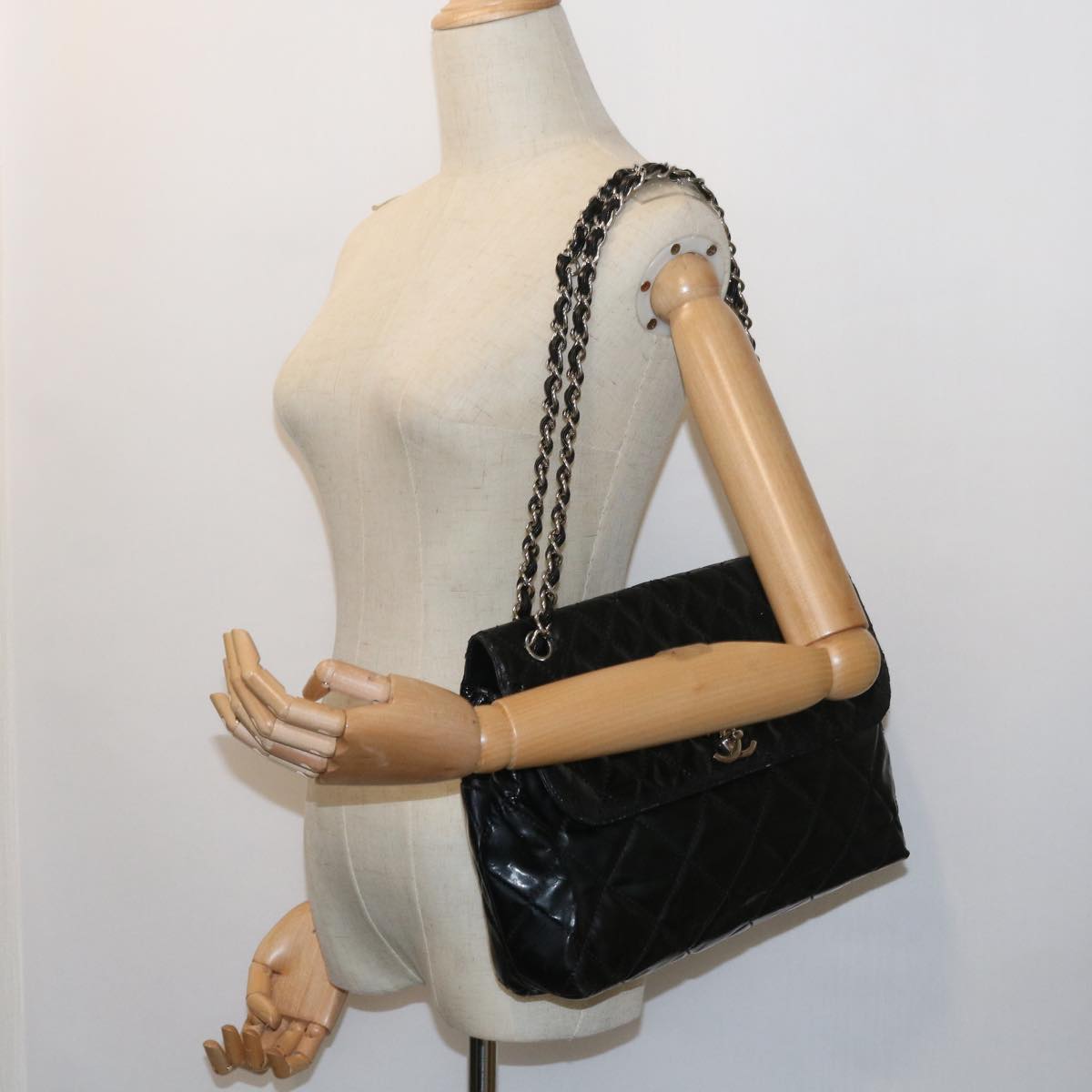 CHANEL Matelasse Chain Shoulder Bag Patent leather Black CC Auth bs8645