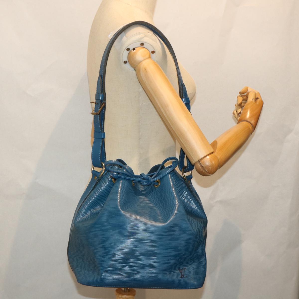 LOUIS VUITTON Epi Petit Noe Shoulder Bag Blue M44105 LV Auth bs8902