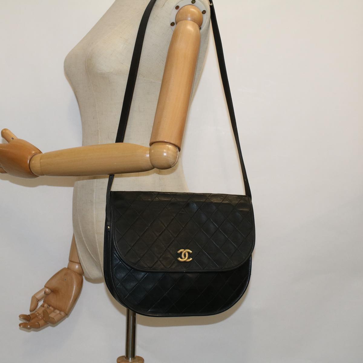 CHANEL Matelasse Shoulder Bag Lamb Skin Black CC Auth bs8946