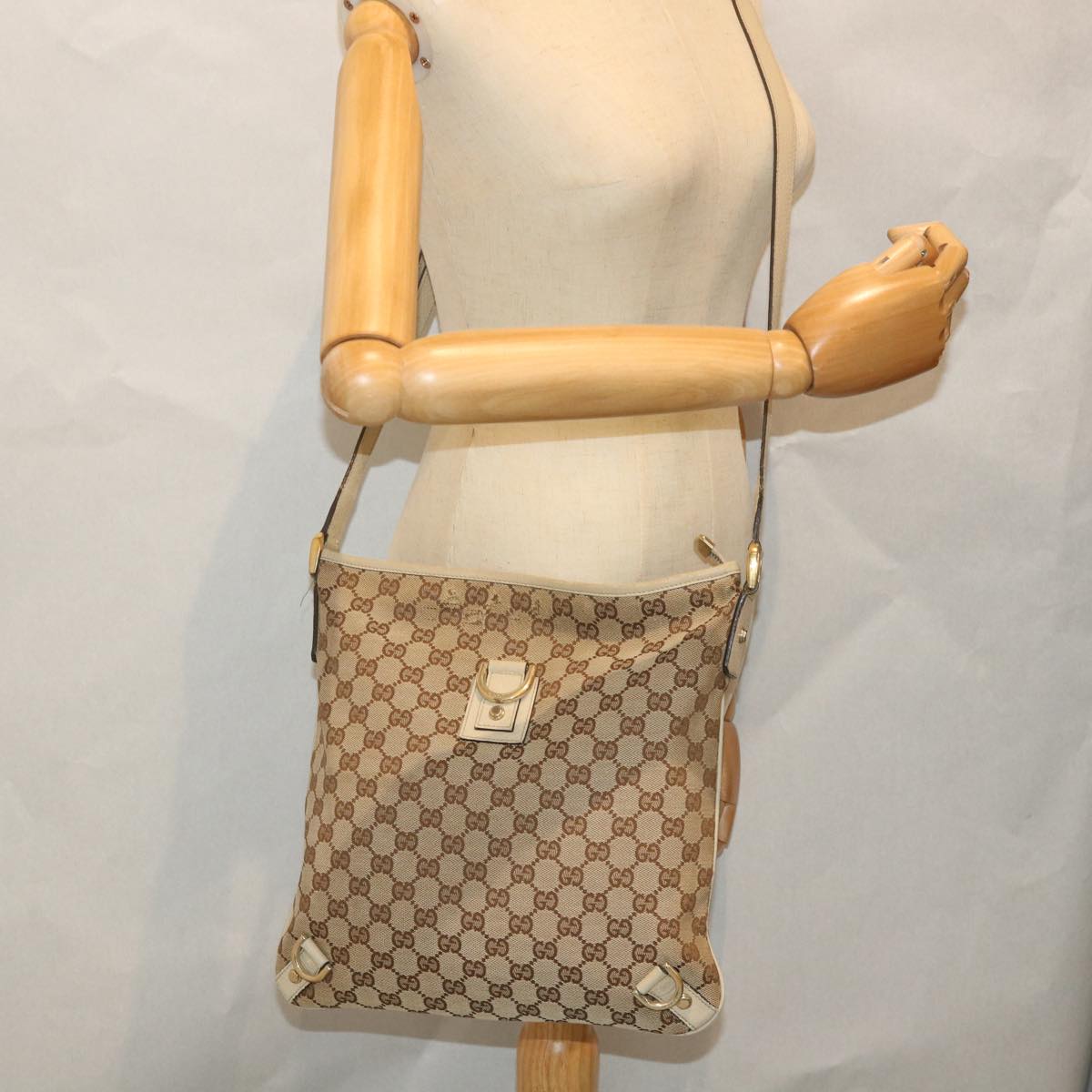 GUCCI GG Canvas Shoulder Bag Beige White 131326 Auth bs9022