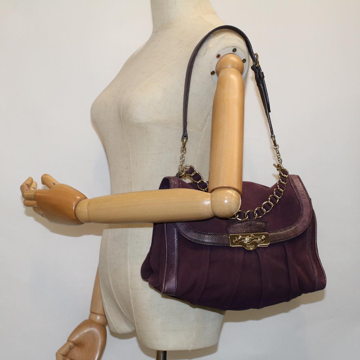 BALLY Chain Shoulder Bag Suede Purple Auth bs9078
