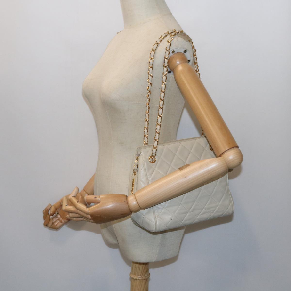 CHANEL Matelasse Chain Shoulder Bag Lamb Skin Beige CC Auth bs9148