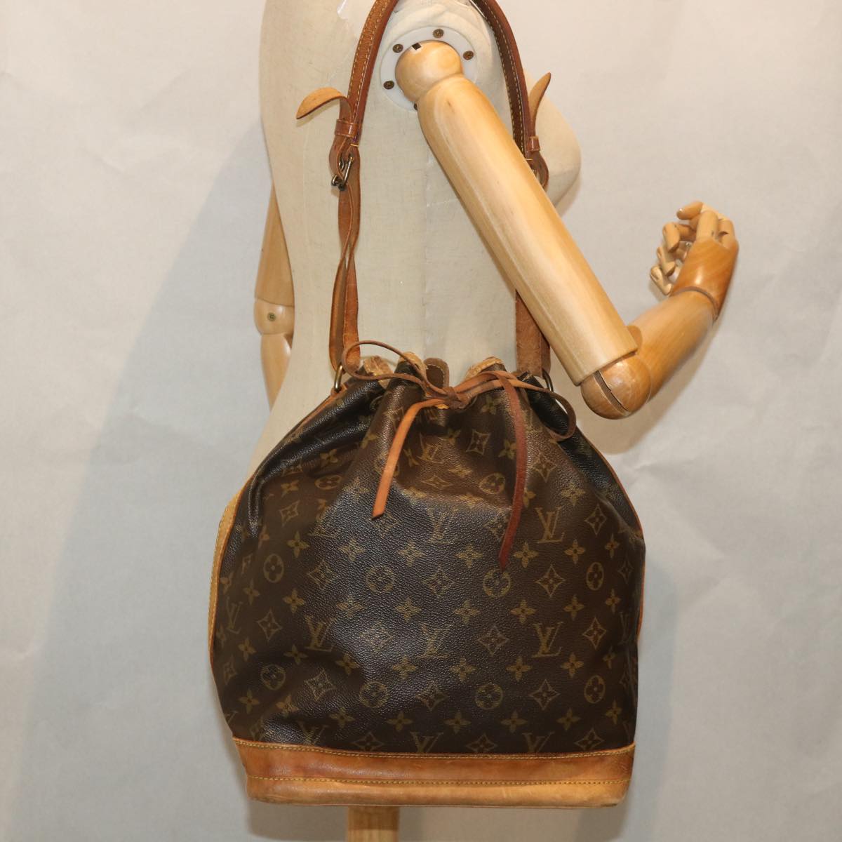 LOUIS VUITTON Monogram Noe Shoulder Bag M42224 LV Auth bs9185