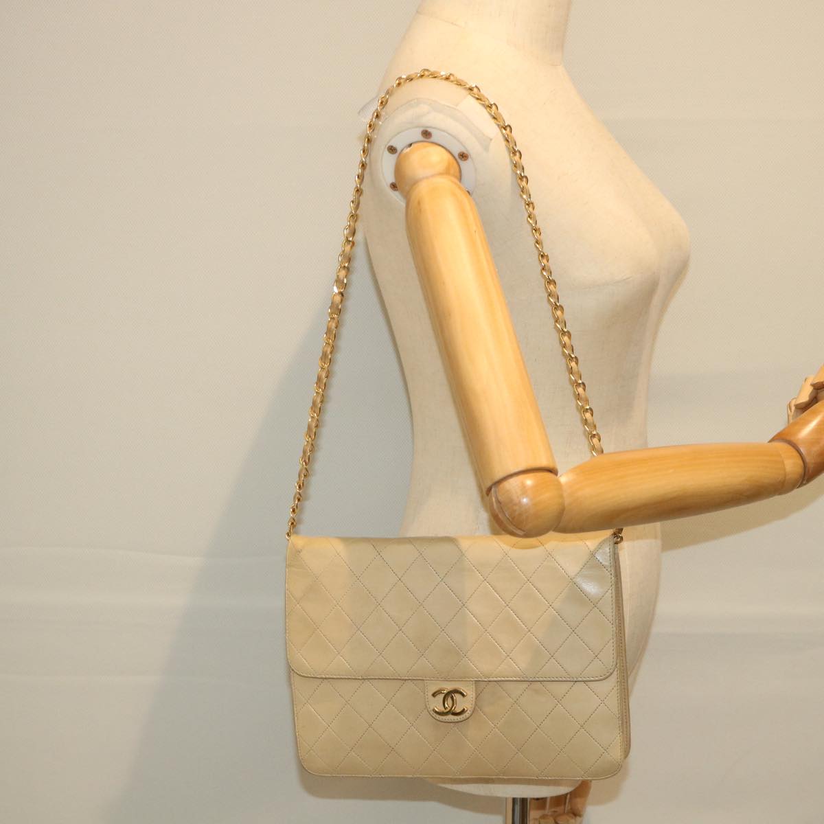 CHANEL Matelasse Chain Shoulder Bag Lamb Skin Beige CC Auth bs9334