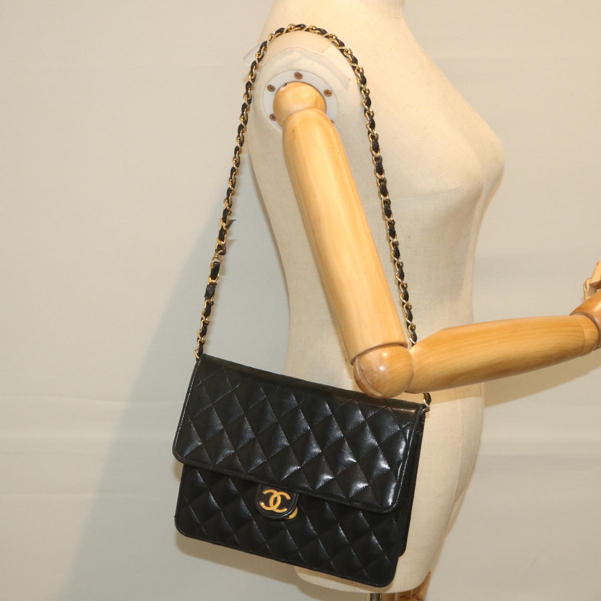 CHANEL Matelasse Chain Shoulder Bag Lamb Skin Black Gold Tone CC Auth bs9578