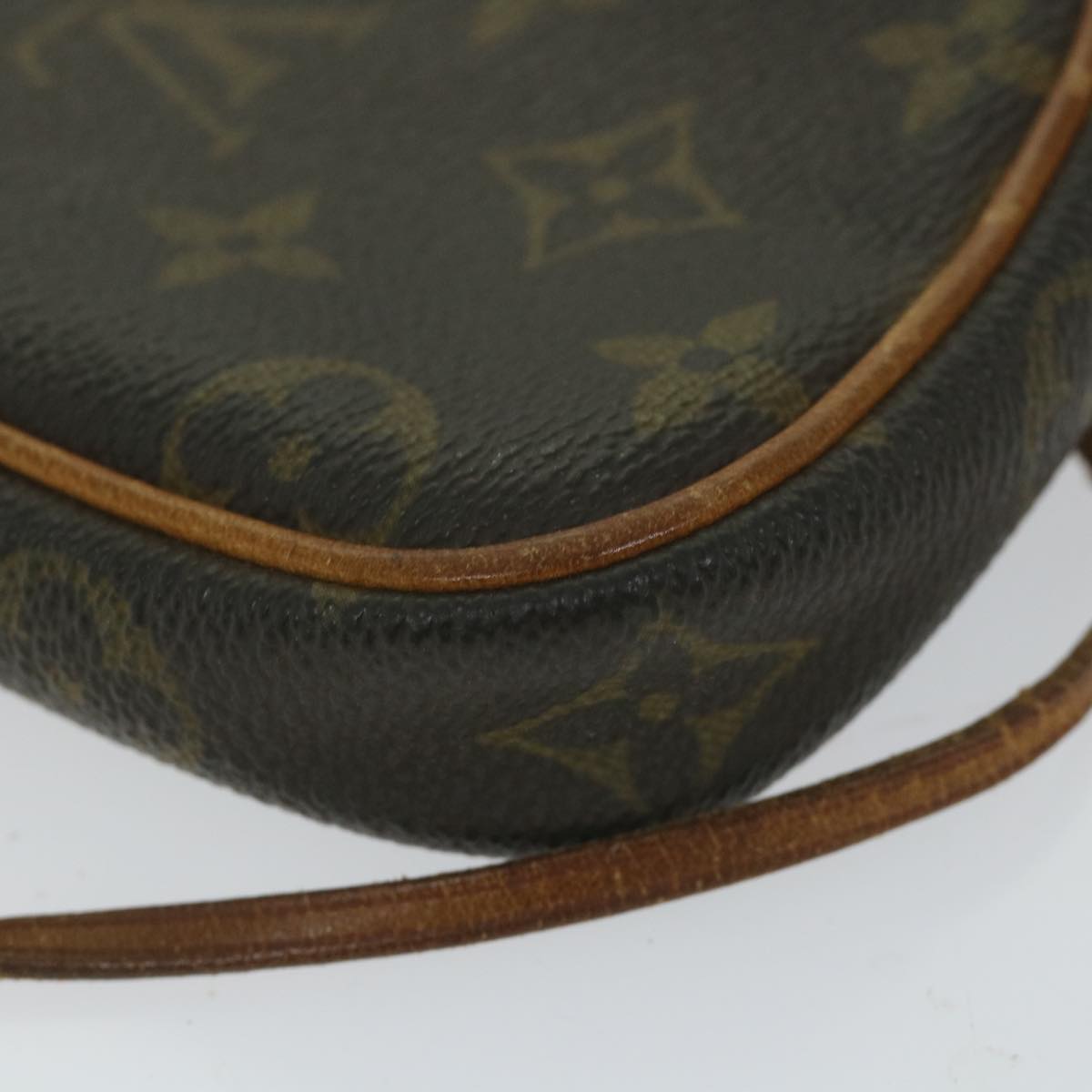 LOUIS VUITTON Monogram Pochette Cancun Shoulder Bag M60018 LV Auth bs9701