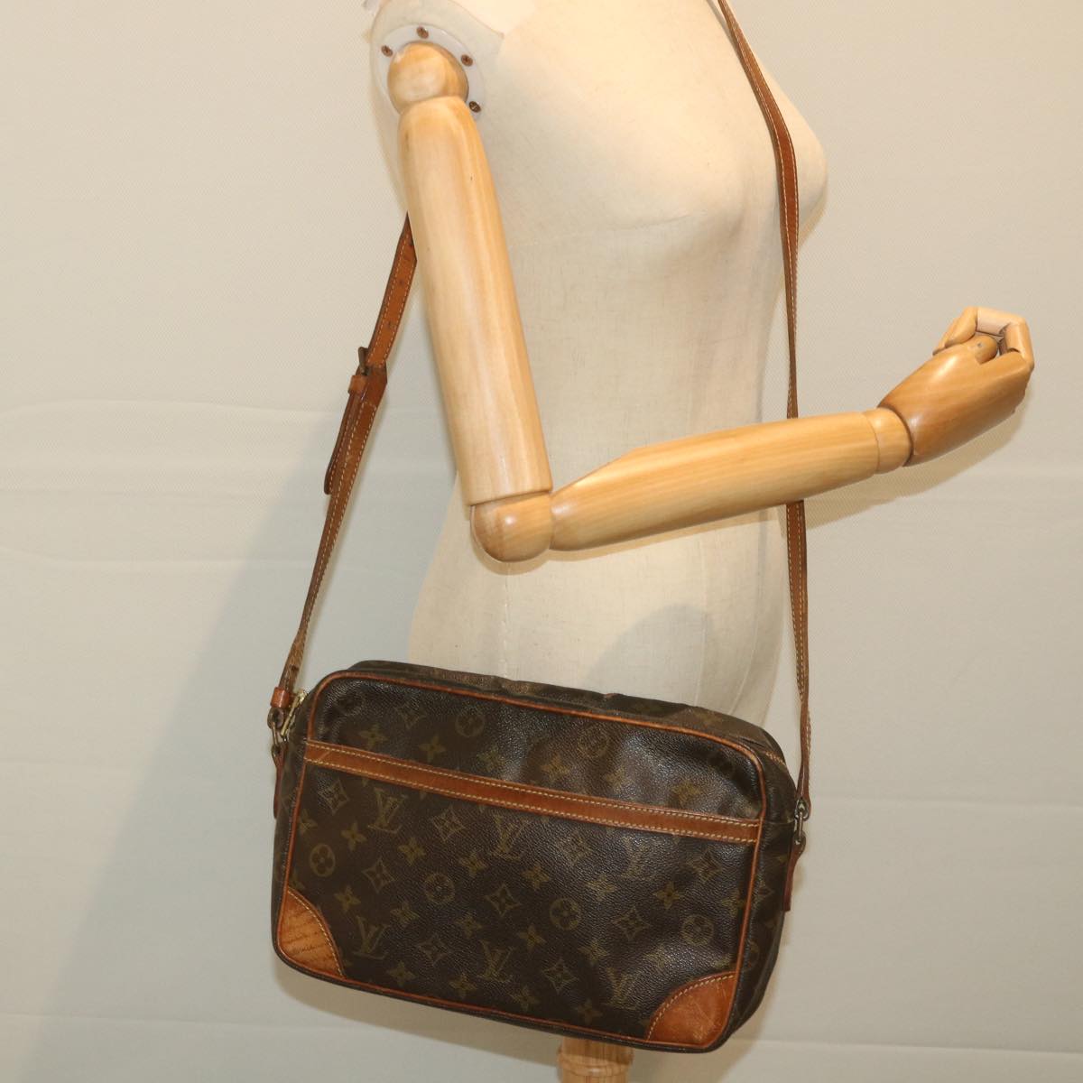 LOUIS VUITTON Monogram Trocadero 30 Shoulder Bag M51272 LV Auth bs9776