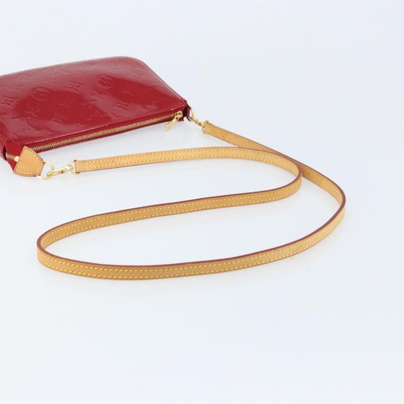 LOUIS VUITTON Vernis Pochette Accessoires Pouch Pomme D'amour M91577 Auth BSZ522