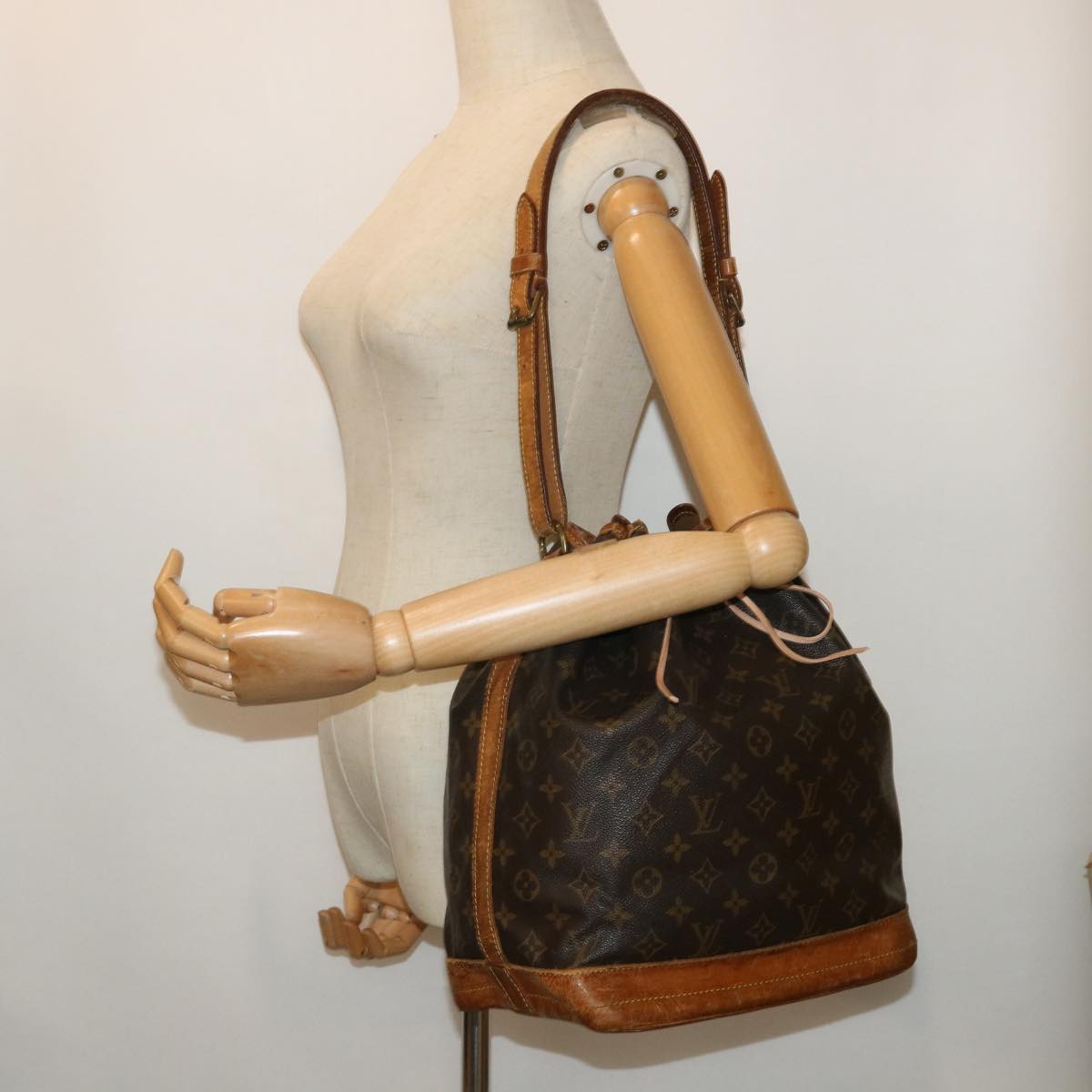 LOUIS VUITTON Monogram Noe Shoulder Bag M42224 LV Auth cl731