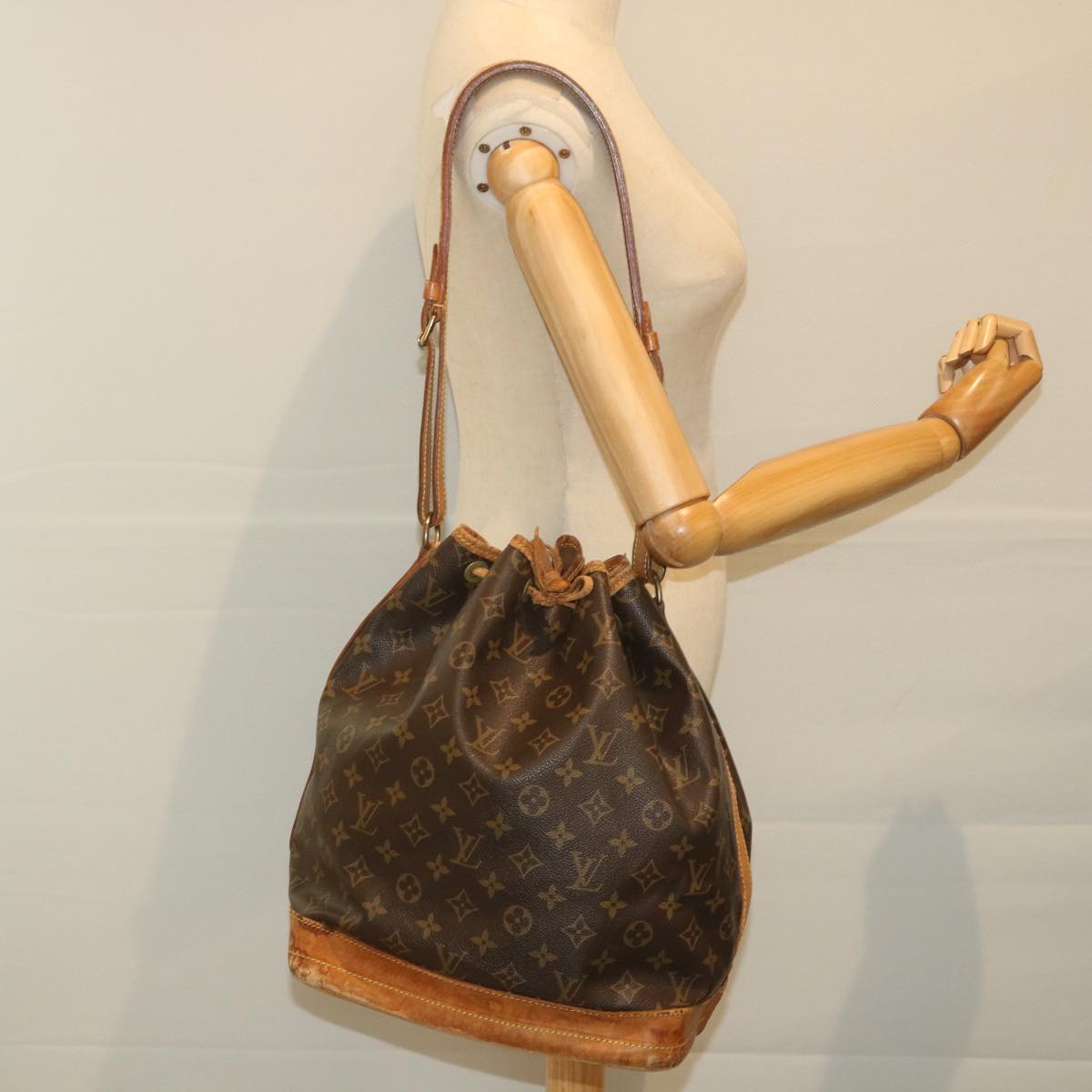 LOUIS VUITTON Monogram Noe Shoulder Bag M42224 LV Auth cl791