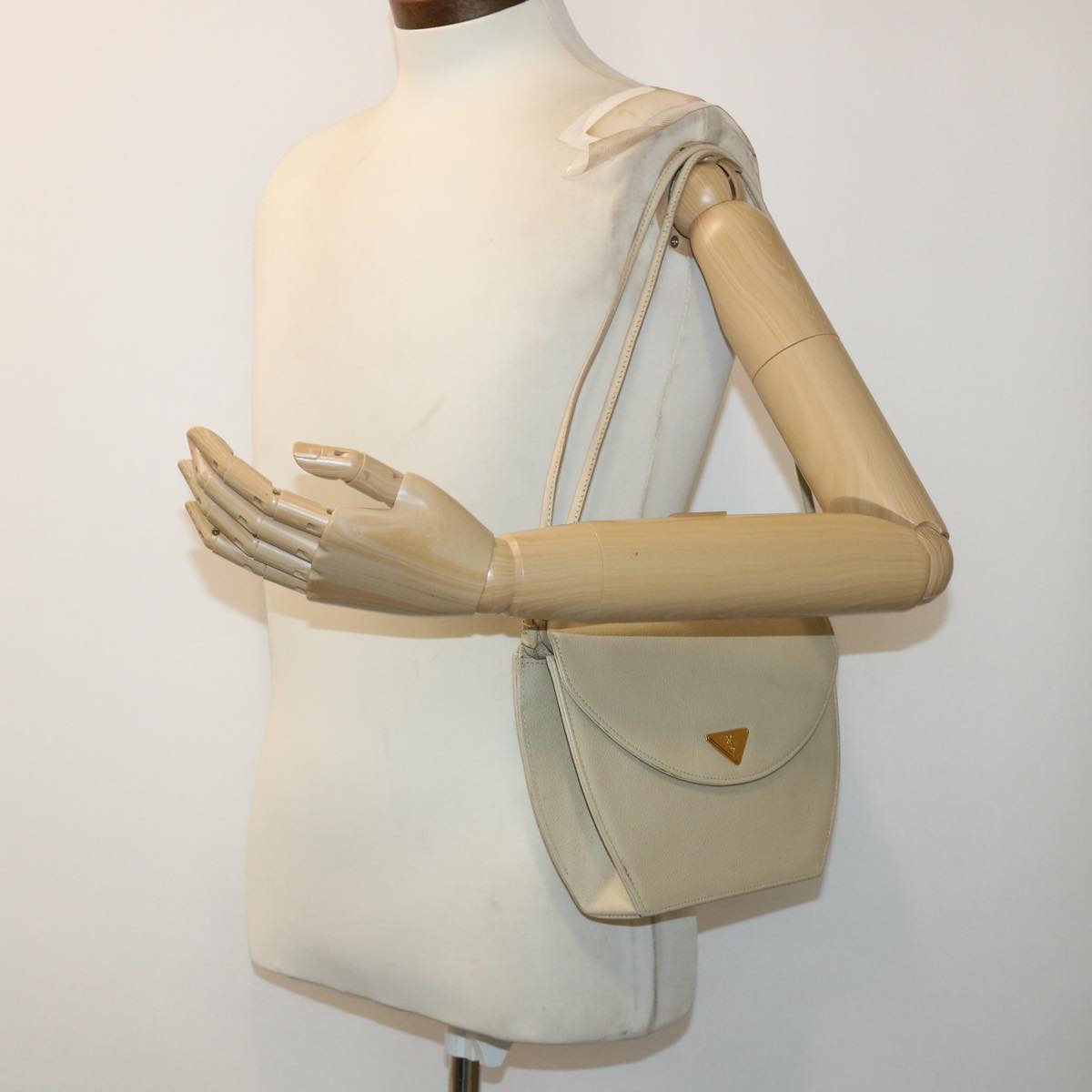 SAINT LAURENT Shoulder Bag Leather Beige Auth ep1008