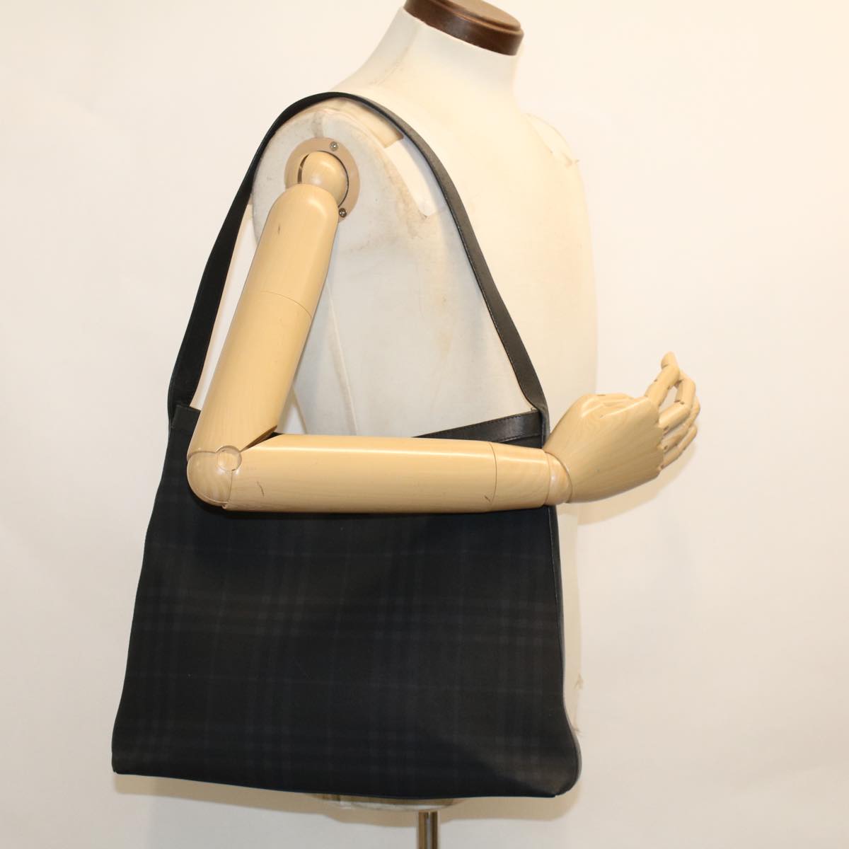 BURBERRY Nova Check Shoulder Bag Nylon Black Auth ep1027