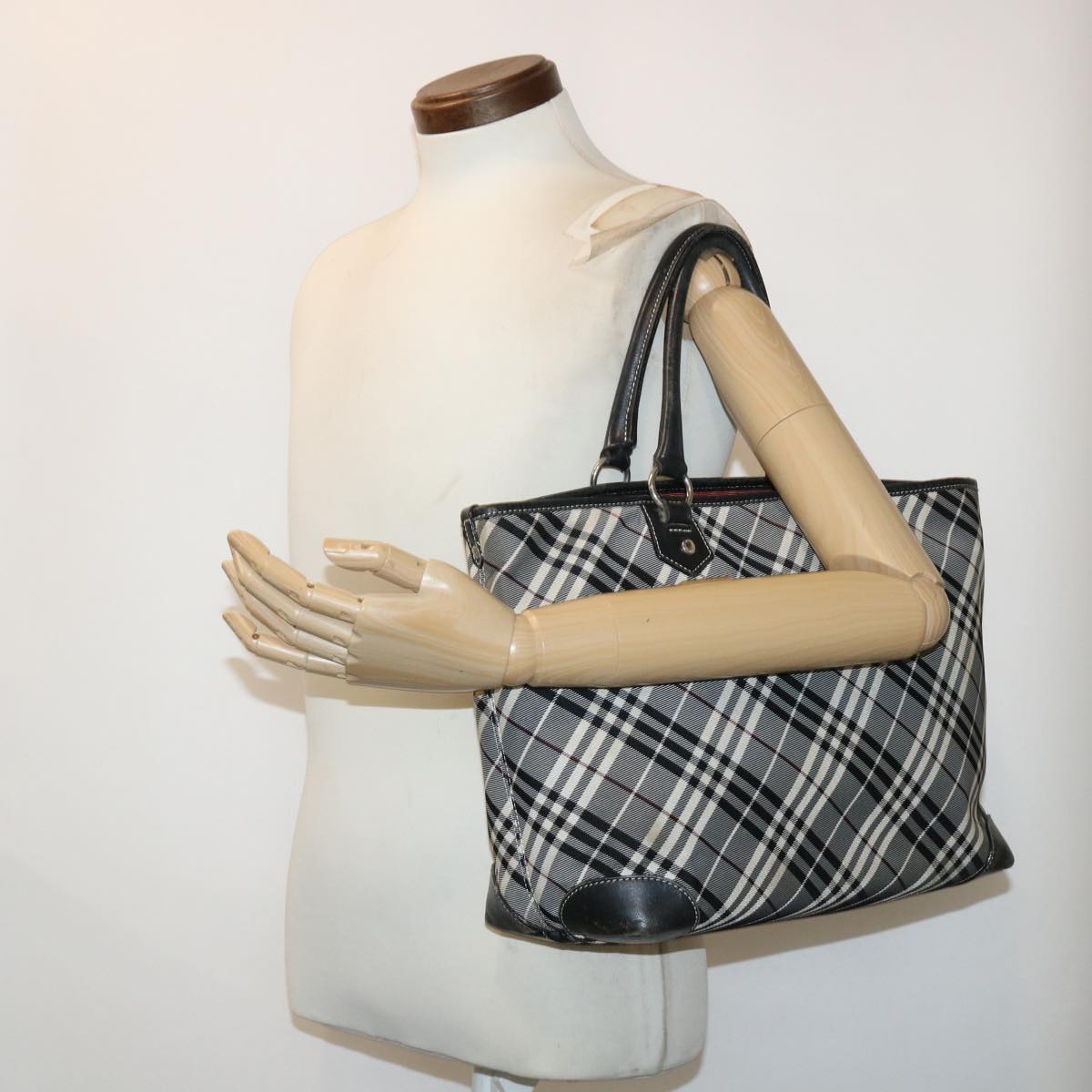 BURBERRY Nova Check Blue Label Tote Bag Nylon Black Auth ep1077