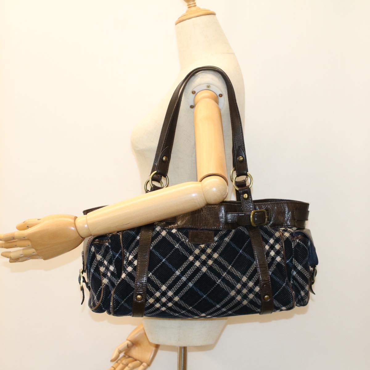 BURBERRY Nova Check Blue Label Shoulder Bag Cotton Leather Navy Auth ep1602