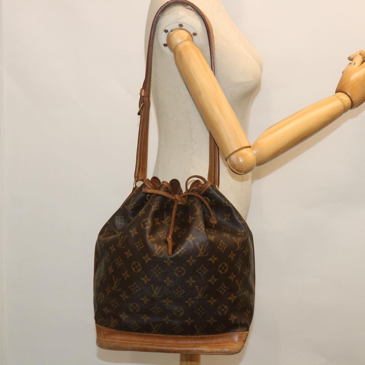 LOUIS VUITTON Monogram Noe Shoulder Bag M42224 LV Auth ep1737