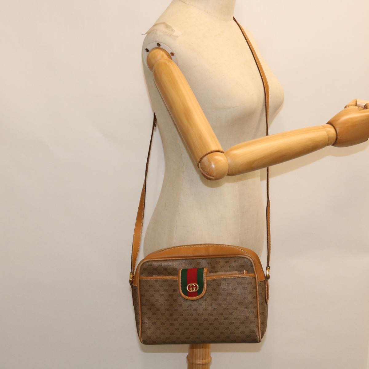 gucci 001.56.0944 オファー バッグ