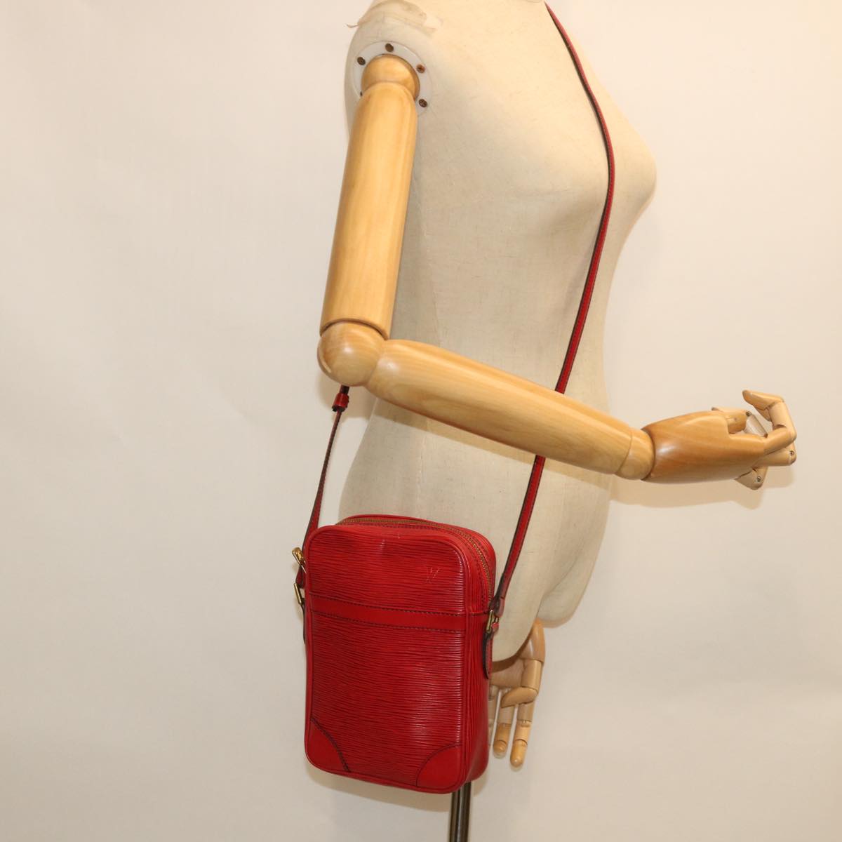 LOUIS VUITTON Epi Danube Shoulder Bag Red M45637 LV Auth ep1798