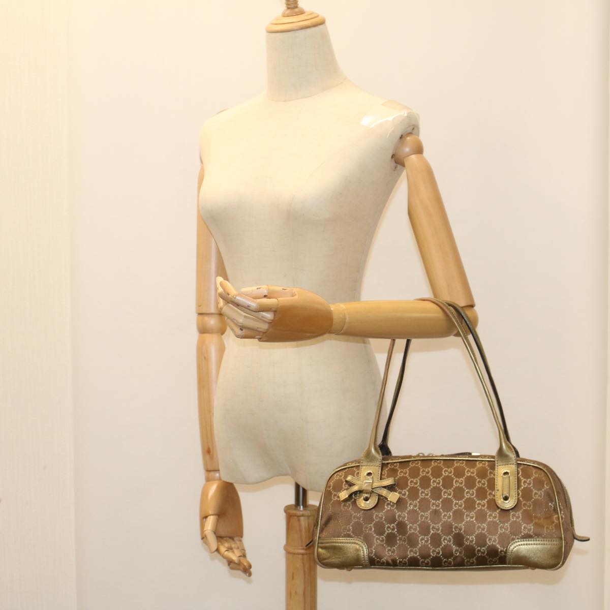 GUCCI GG Canvas Shoulder Bag Gold Tone 161720 Auth ep1828