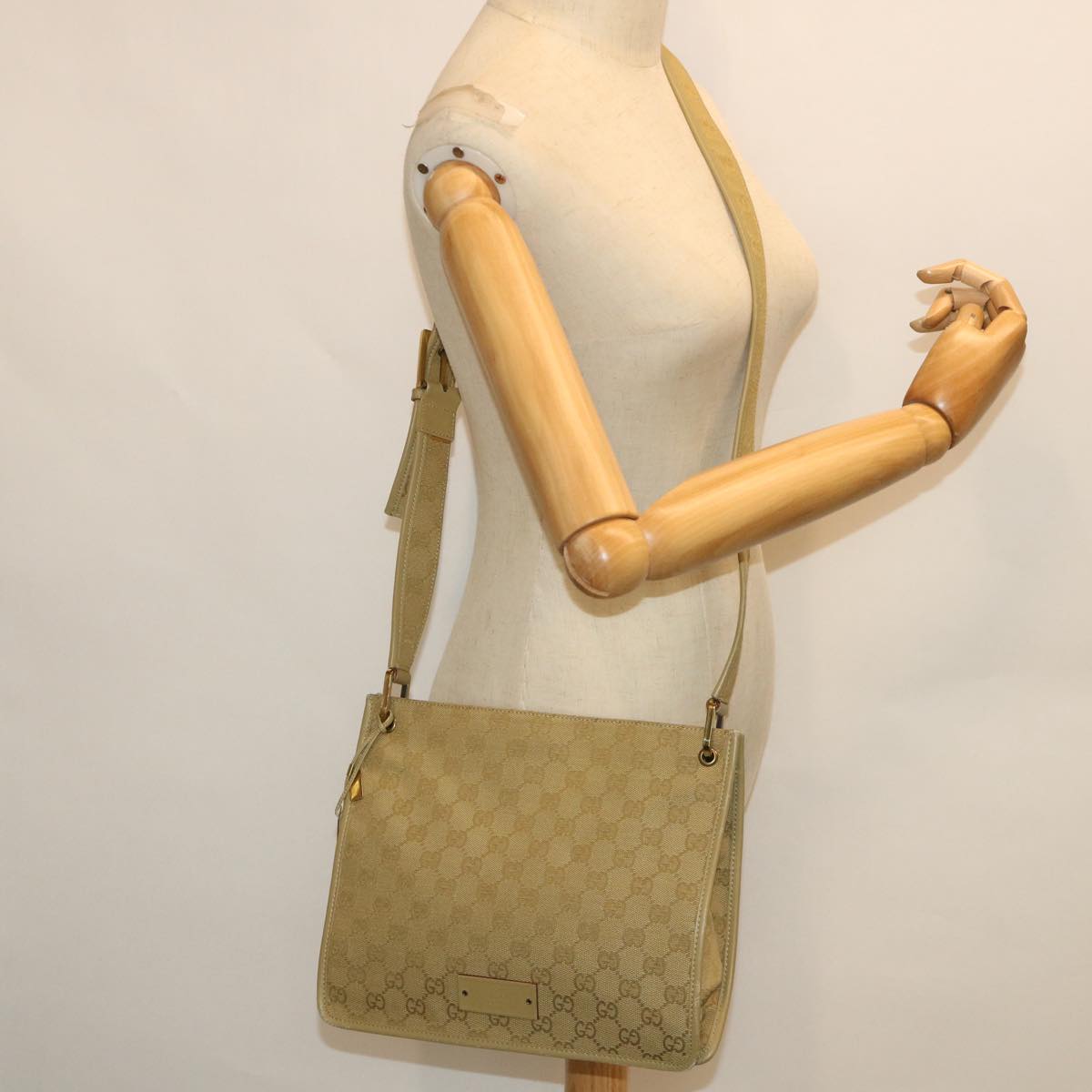 GUCCI GG Canvas Shoulder Bag Beige 91762 Auth ep1900