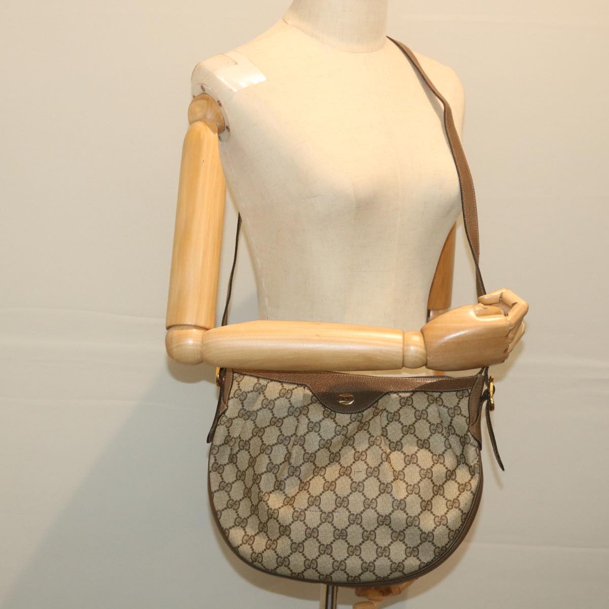 GUCCI GG Canvas Shoulder Bag PVC Leather Beige Auth ep1976