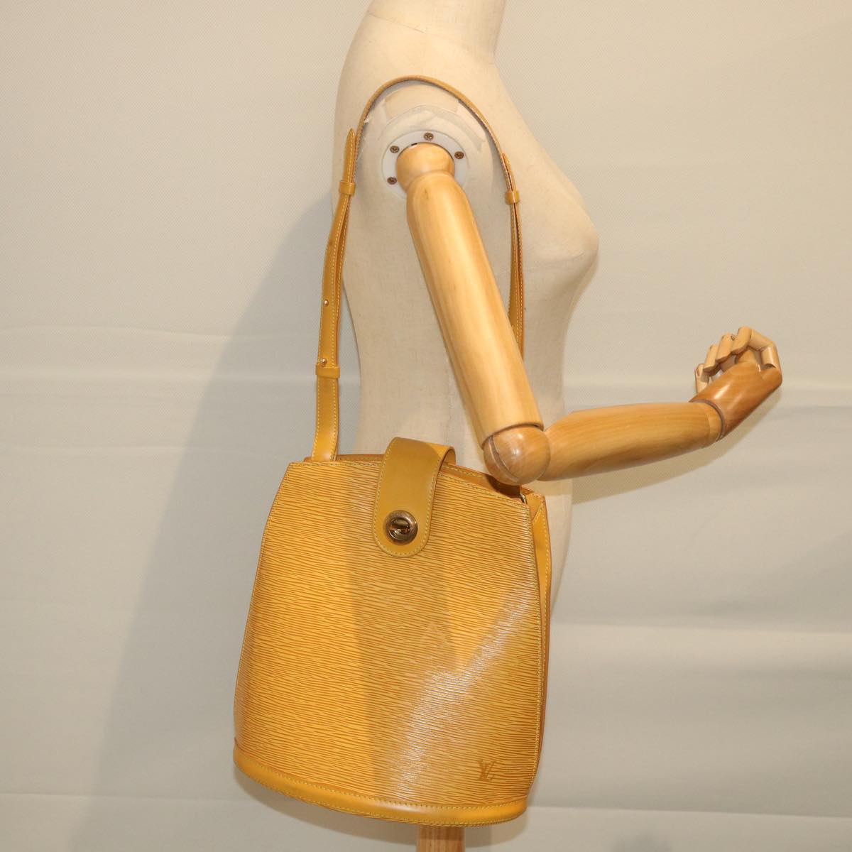 LOUIS VUITTON Epi Cluny Shoulder Bag Yellow M52259 LV Auth ep2094