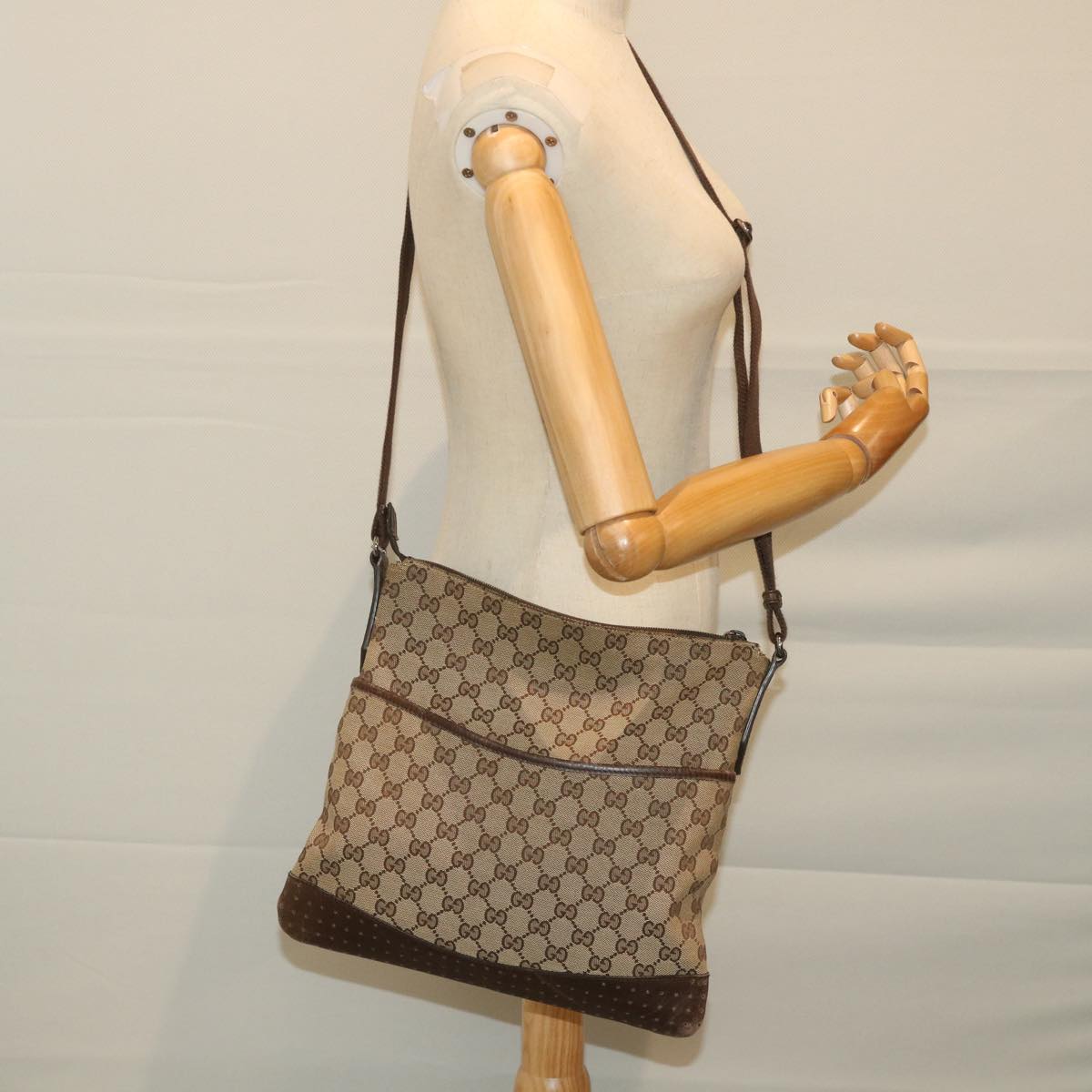 GUCCI GG Canvas Shoulder Bag Beige 145857 Auth ep2095