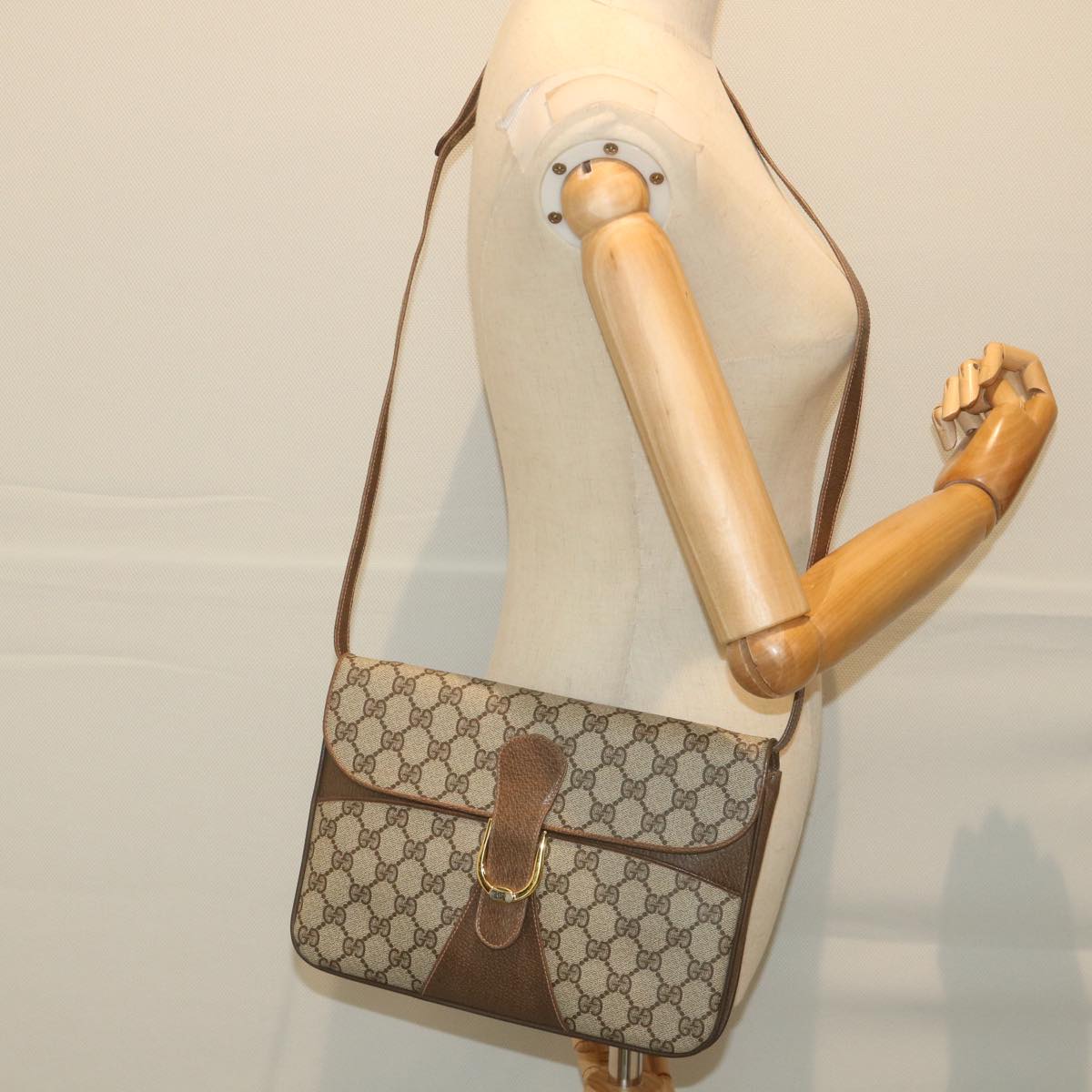 GUCCI GG Supreme Shoulder Bag PVC Leather Beige Auth ep2315