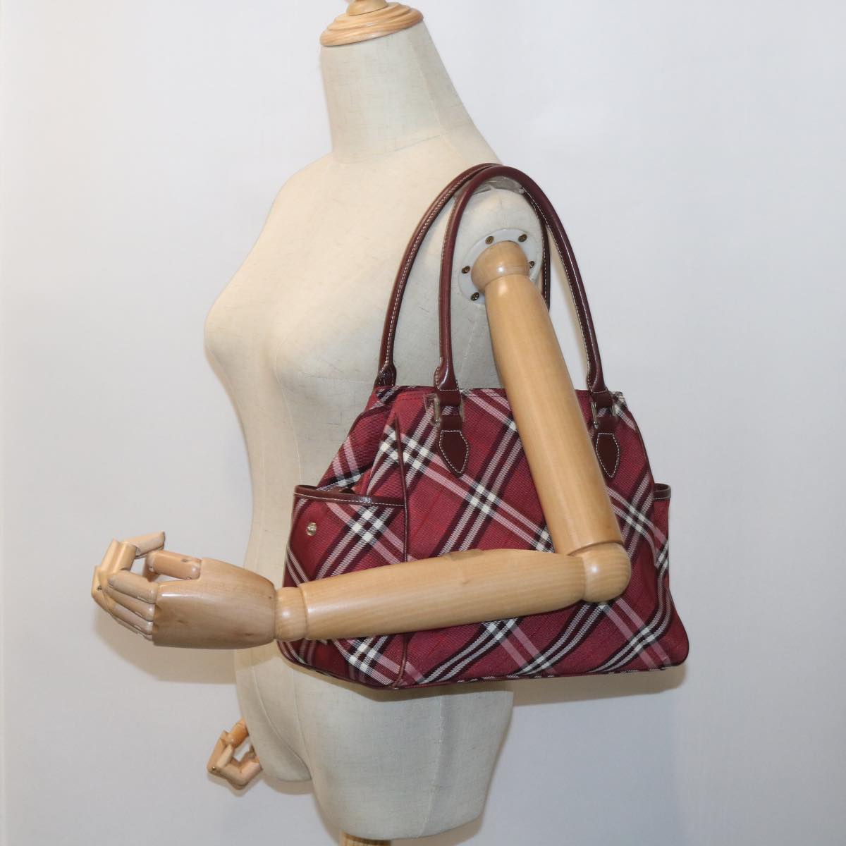 BURBERRY Nova Check Blue Label Shoulder Bag Nylon Red Auth ep2482