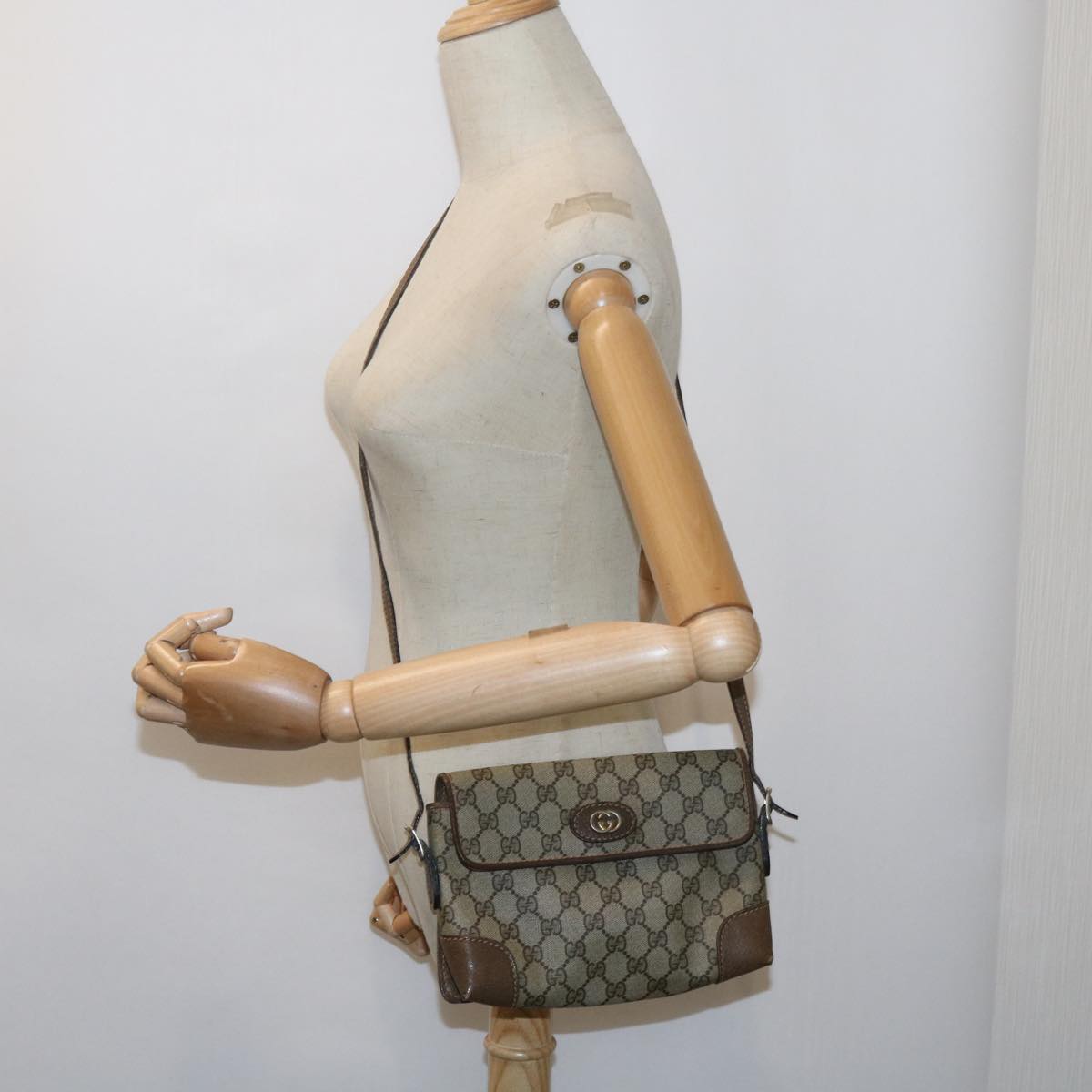 GUCCI GG Supreme Shoulder Bag PVC Leather Beige Auth ep2711