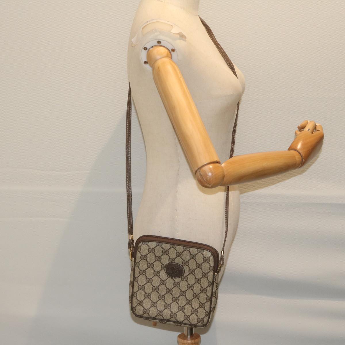 GUCCI GG Supreme Shoulder Bag PVC Leather Beige Auth ep2746