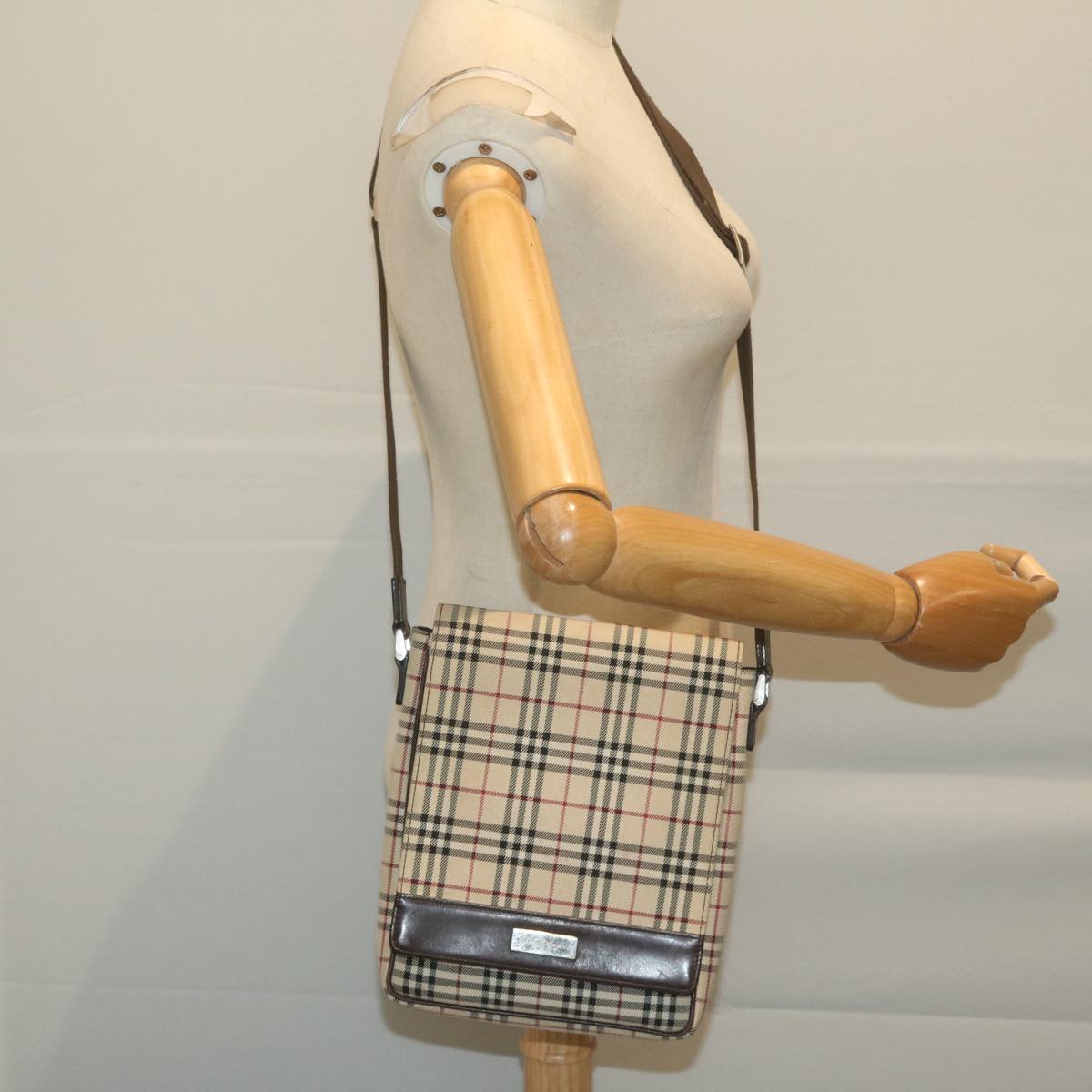 BURBERRY Nova Check Shoulder Bag Nylon Beige Auth ep2941