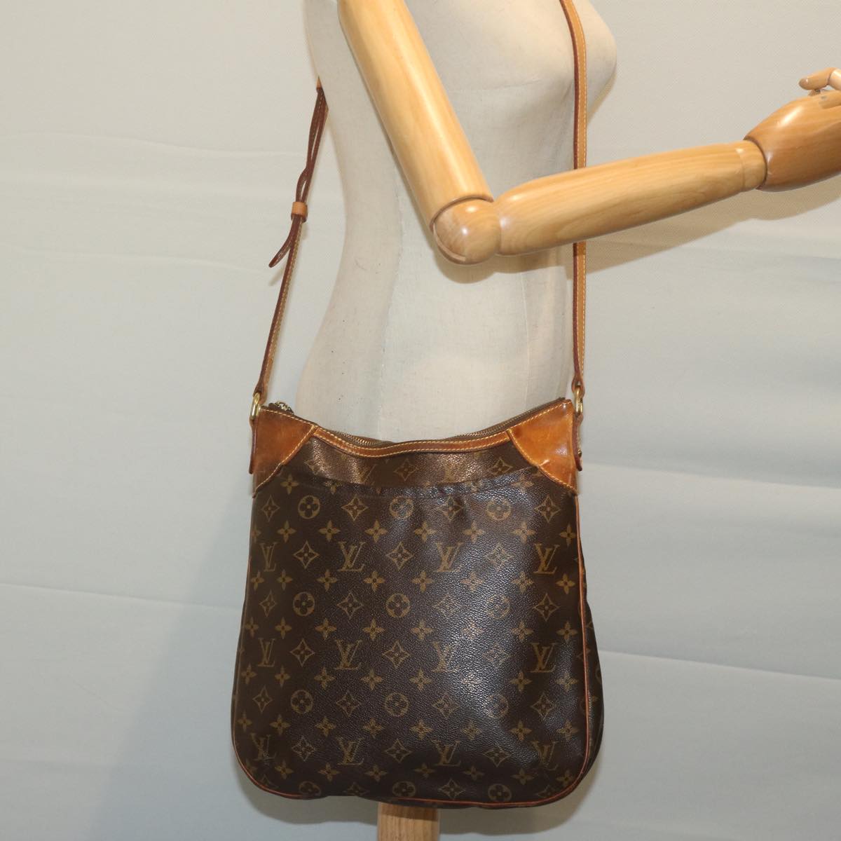 LOUIS VUITTON Monogram Odeon MM Shoulder Bag M56389 LV Auth ep2982