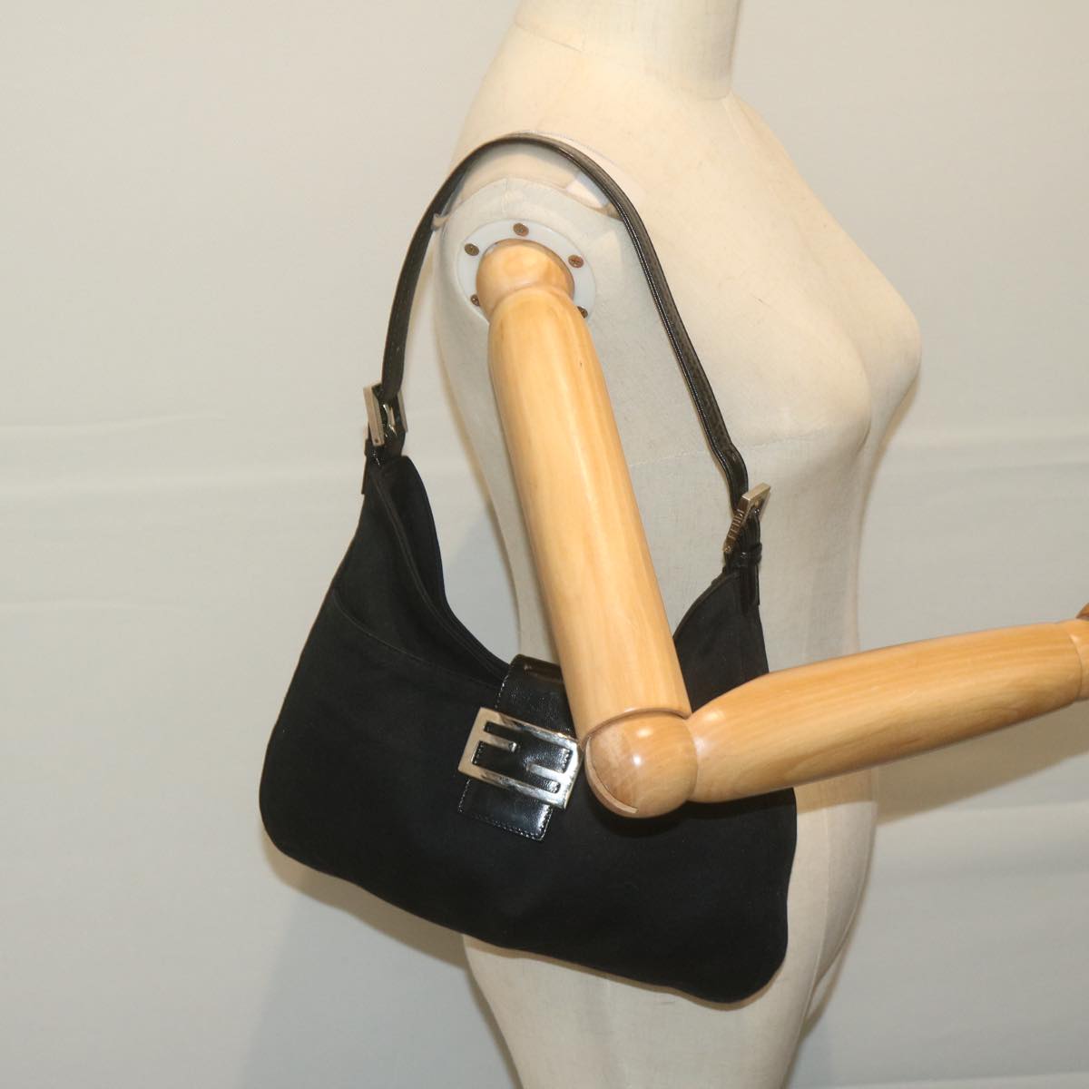 FENDI Mamma Baguette Shoulder Bag Nylon Black Auth ep3008