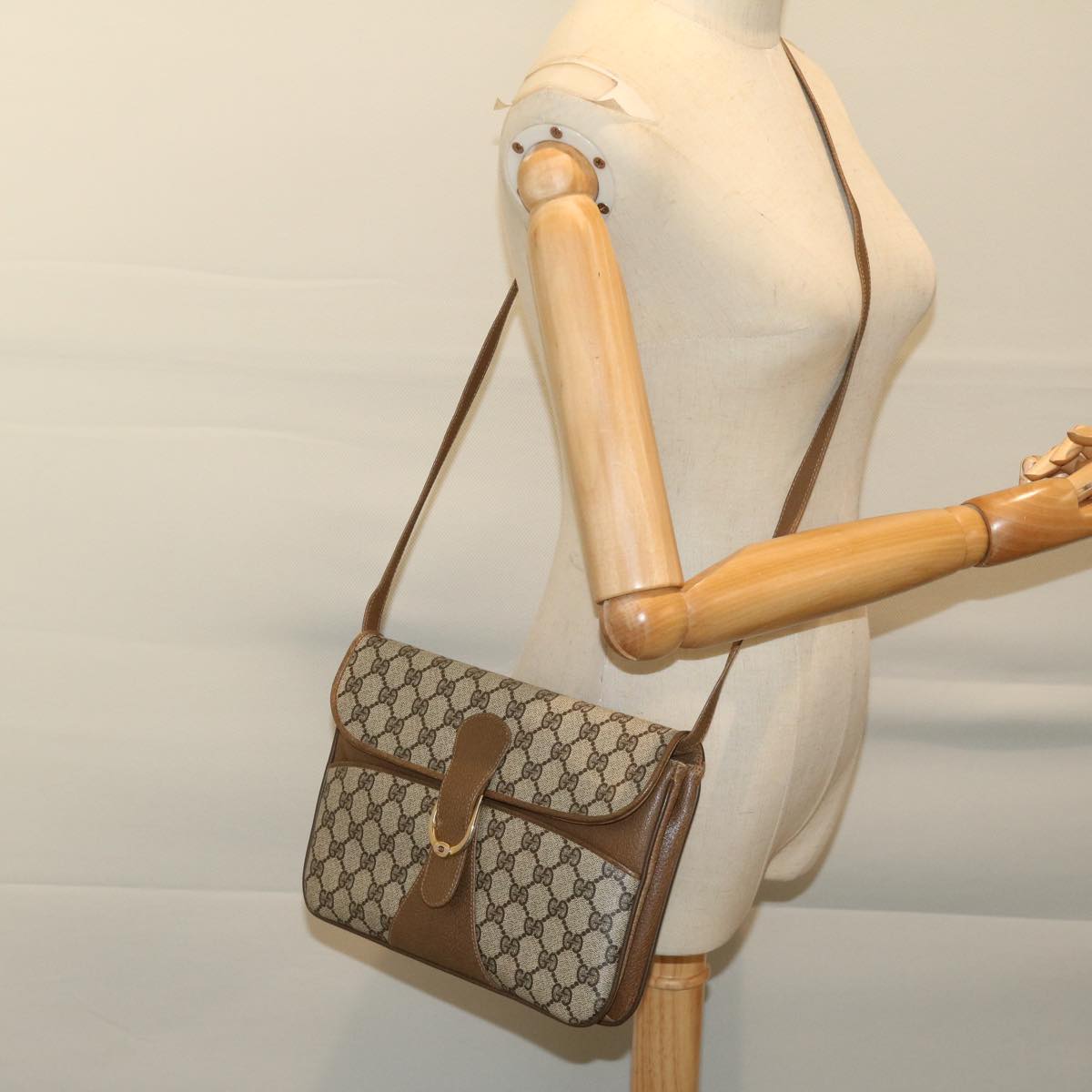 GUCCI GG Supreme Shoulder Bag PVC Beige Auth ep3681