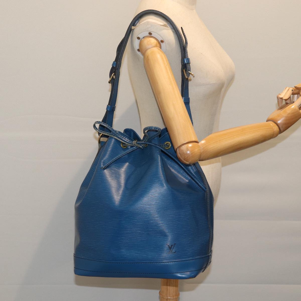 LOUIS VUITTON Epi Noe Shoulder Bag Blue M44005 LV Auth ep3858