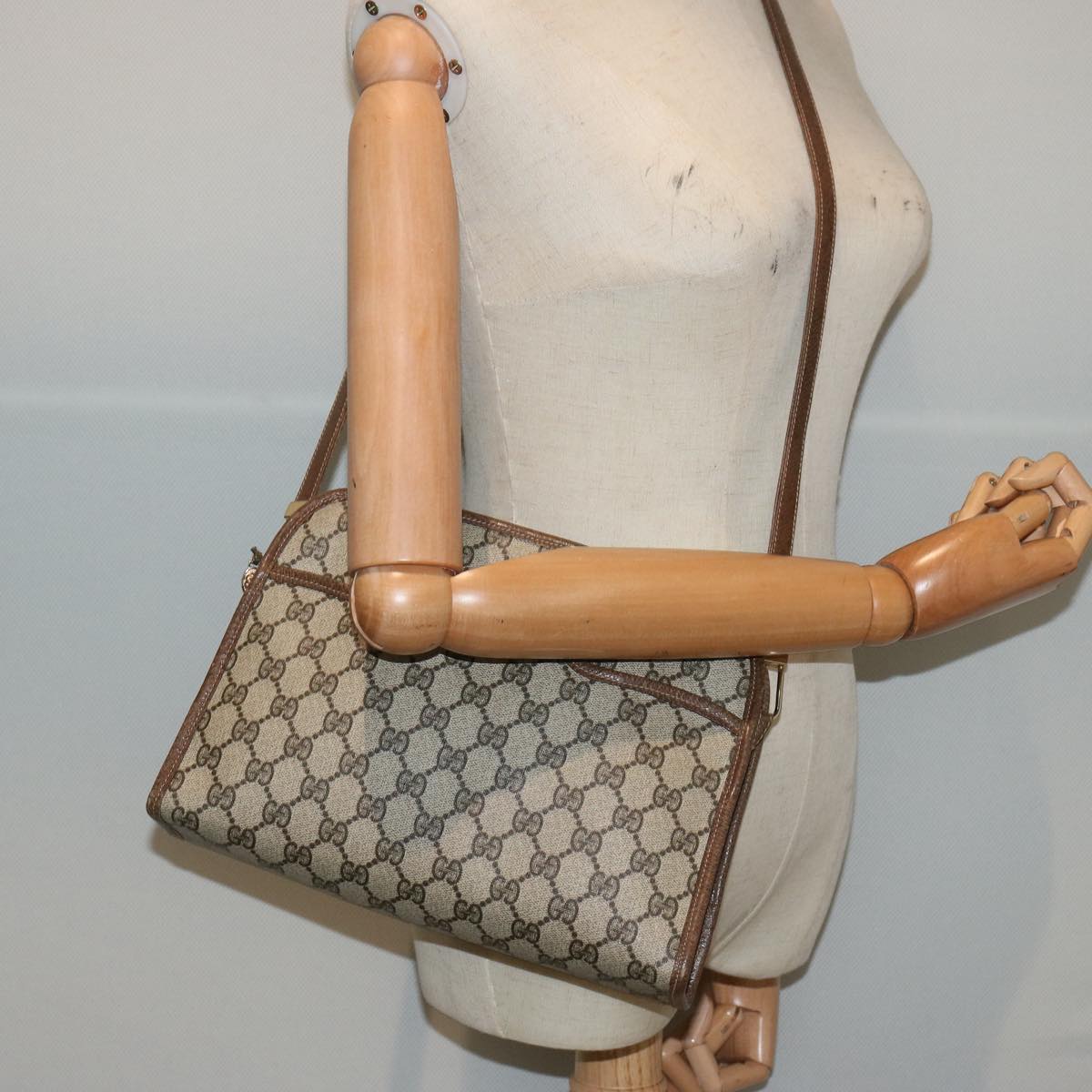 GUCCI GG Supreme Shoulder Bag PVC Beige Auth ep4090