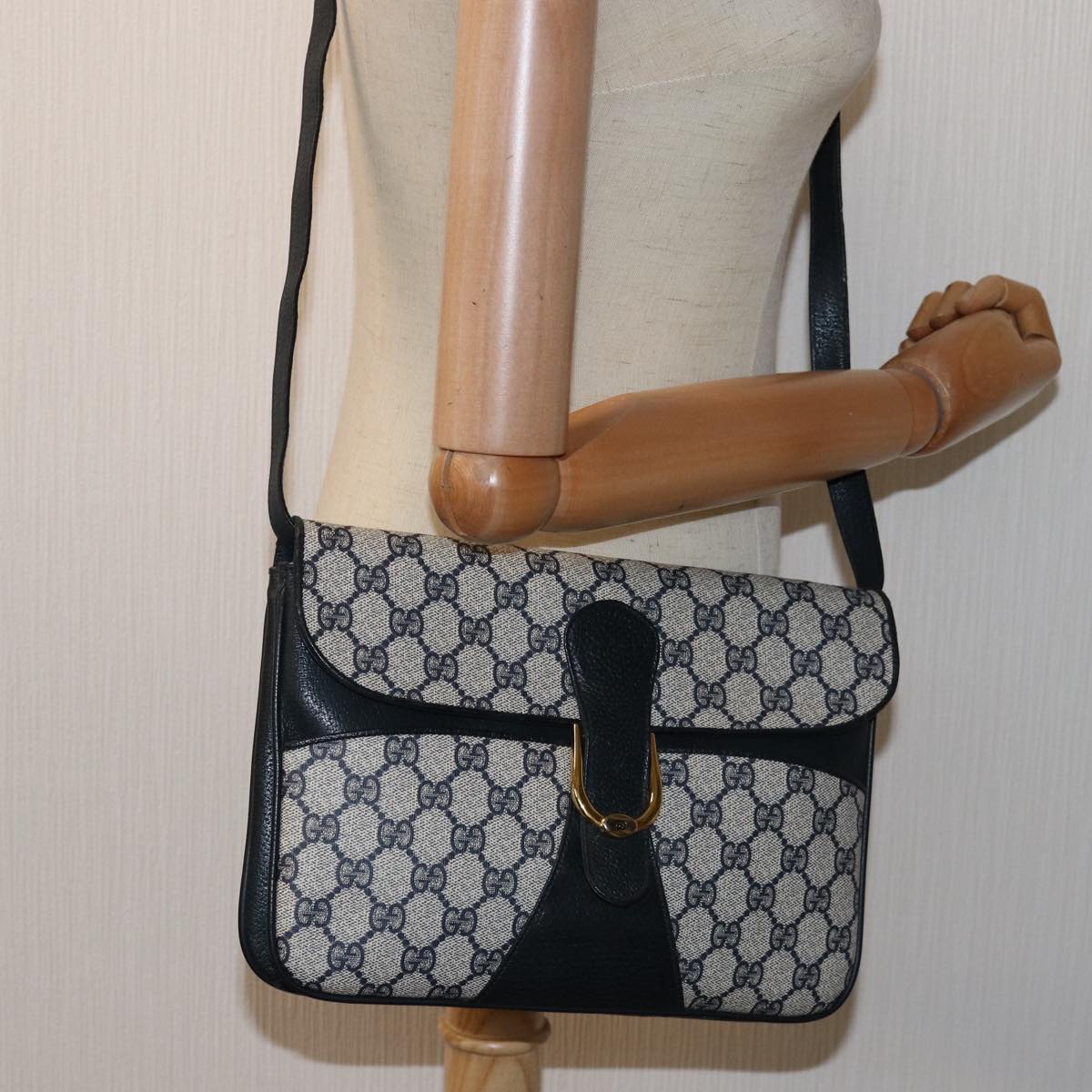 GUCCI GG Supreme Shoulder Bag PVC Navy Auth ep4236