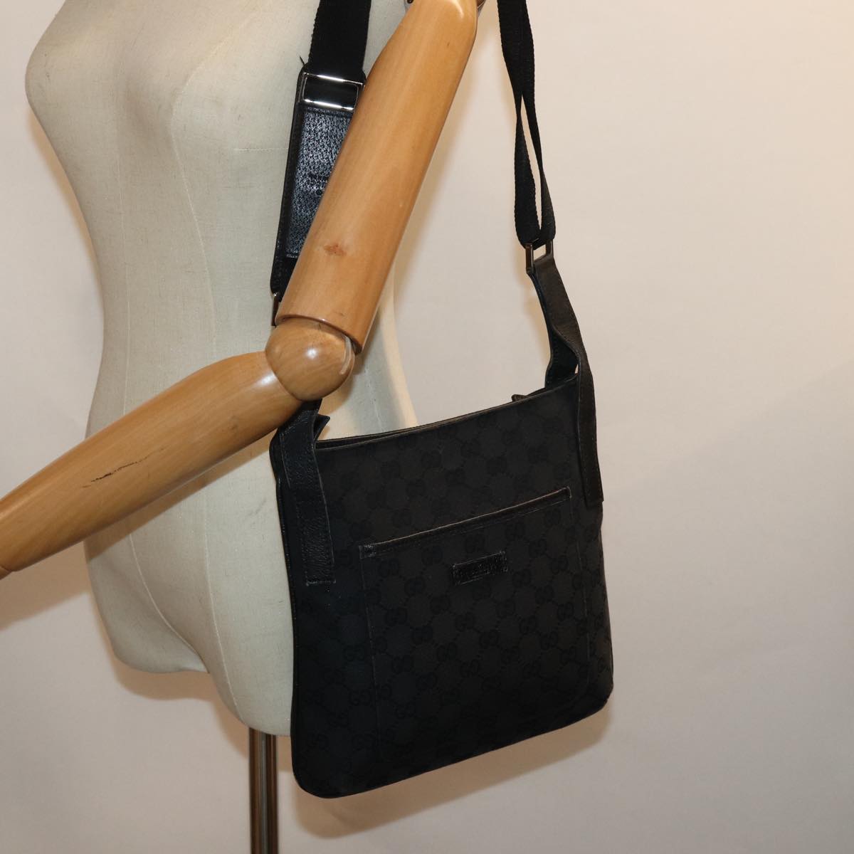 GUCCI GG Canvas Shoulder Bag Black 122793 Auth ep4298